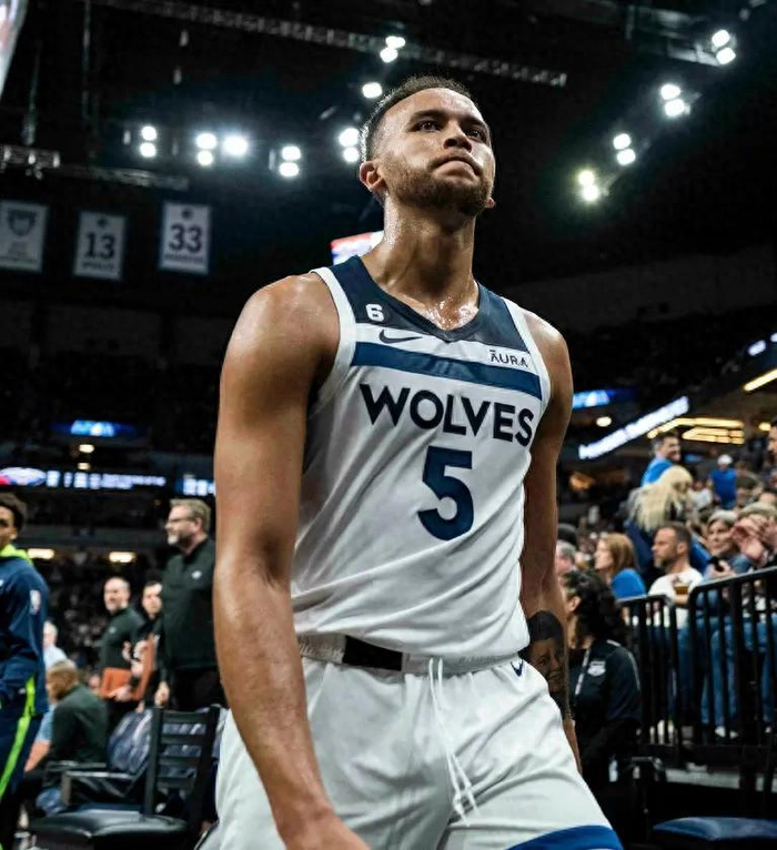 奇异果体育篮球直播-李凯尔刚加盟森林狼！就成队史第一人，曾帮助球队杀进西决！|圣安东尼奥马刺队|金州勇士队|迈阿密热火队|犹他爵士队|明尼苏达森林狼队_新浪新闻