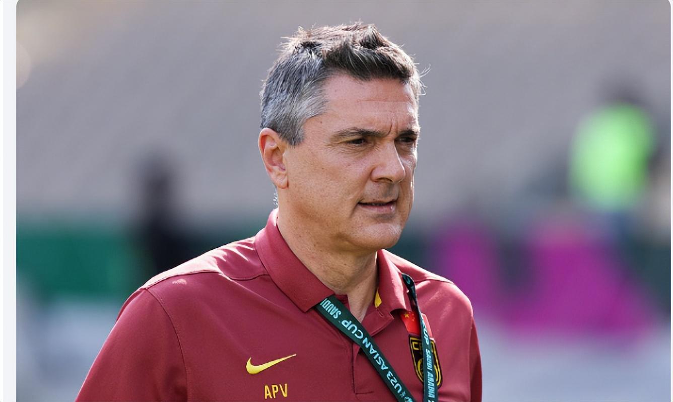 奇异果体育足球直播-西班牙教头+U20班底冲奥运，这次中国男足能摆脱&amp;quot;换帅死循环&amp;quot;吗？